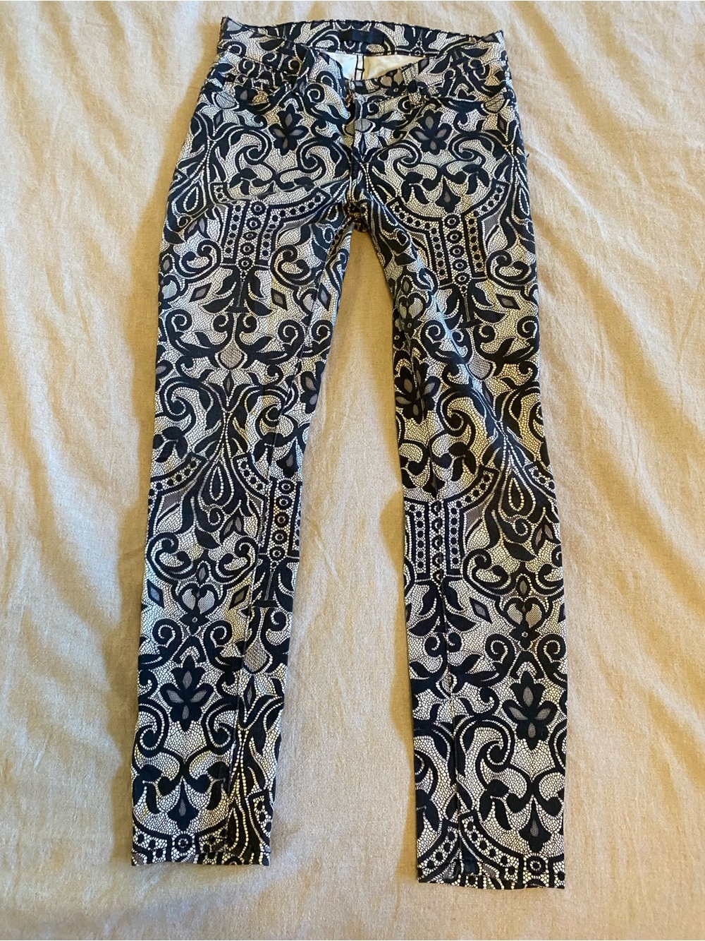 7 For All Mankind The Skinny Jeans Black Lace Art Nouveau Print Size 27